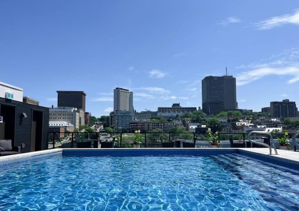 Condo Chic, Centre-Ville Piscine, Terrasse, Gym Квебек Экстерьер фото