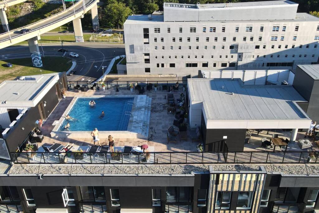 Condo Chic, Centre-Ville Piscine, Terrasse, Gym Квебек Экстерьер фото